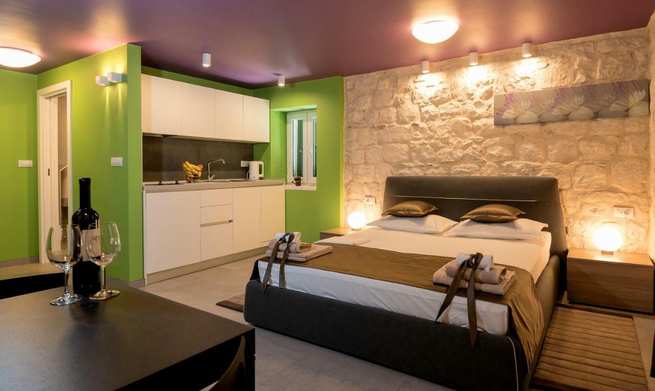 Annie'S Stone Studio & Room Split Exterior foto