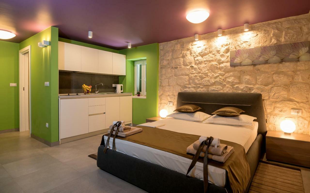 Annie'S Stone Studio & Room Split Exterior foto