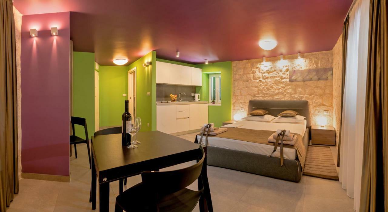 Annie'S Stone Studio & Room Split Exterior foto